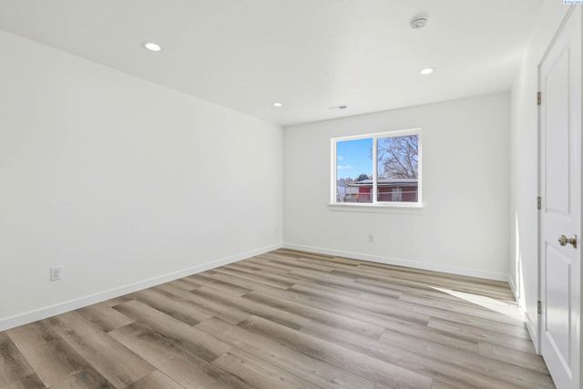 2150 S Elm Place, Kennewick, WA 99337