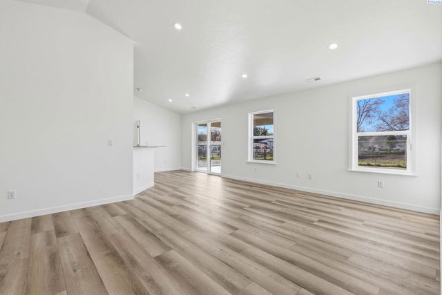 2150 S Elm Place, Kennewick, WA 99337