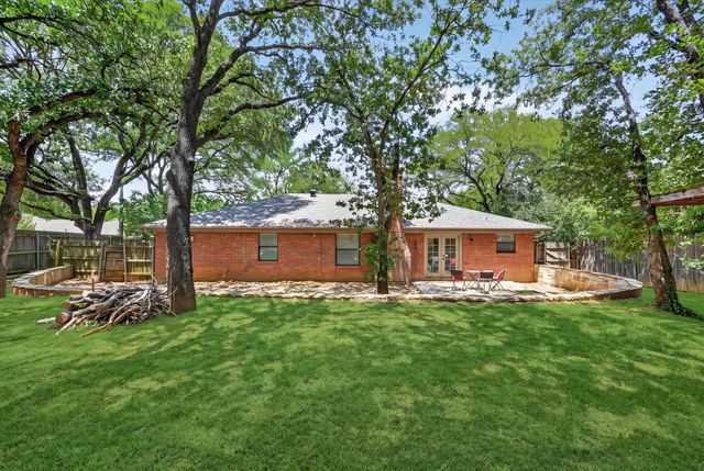 4411 Willow Bend Drive, Arlington, TX 76017