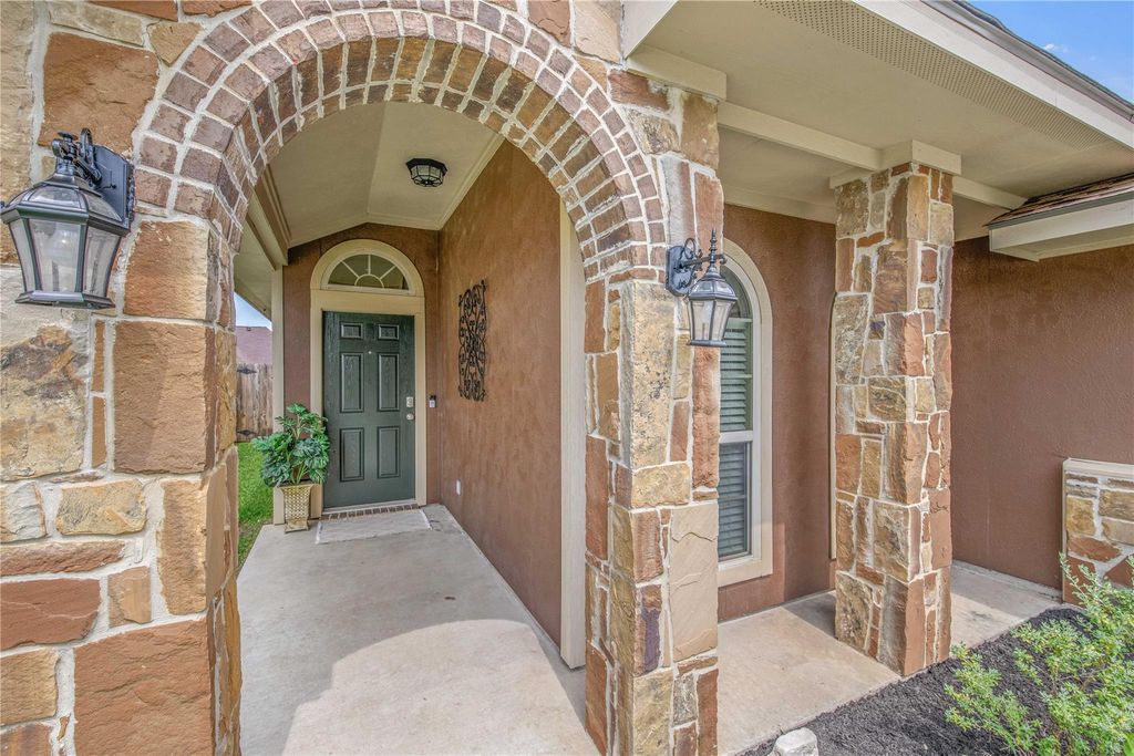 1058 Venice DR, Bryan, TX 77808