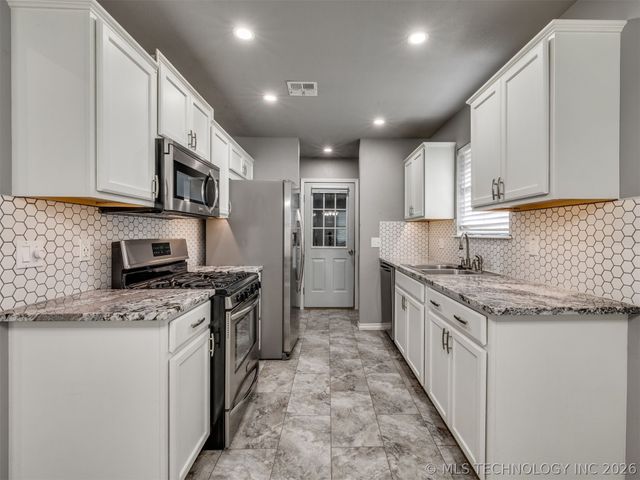 1210 E 139th Street, Glenpool, OK 74033