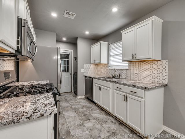 1210 E 139th Street, Glenpool, OK 74033