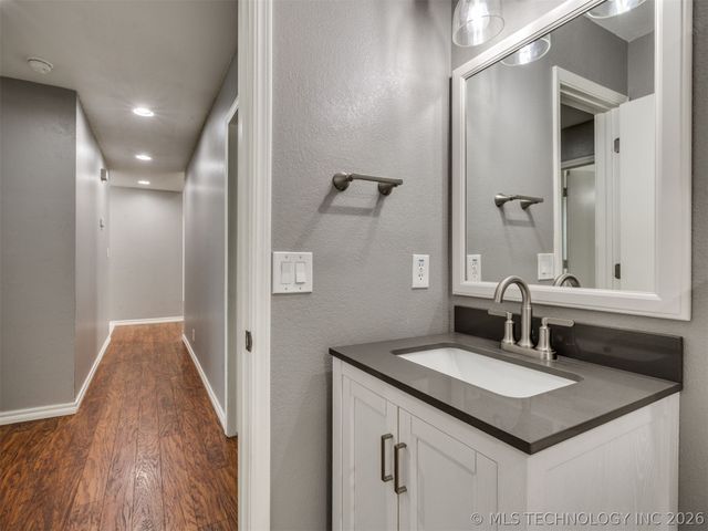 1210 E 139th Street, Glenpool, OK 74033