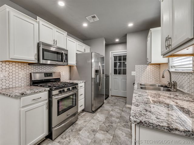 1210 E 139th Street, Glenpool, OK 74033