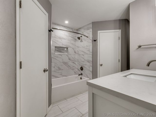 1210 E 139th Street, Glenpool, OK 74033