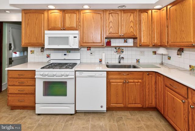 1110 WAKELING ST, Philadelphia, PA 19124