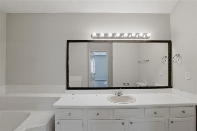 40 Lake Court, Stockbridge, GA 30281