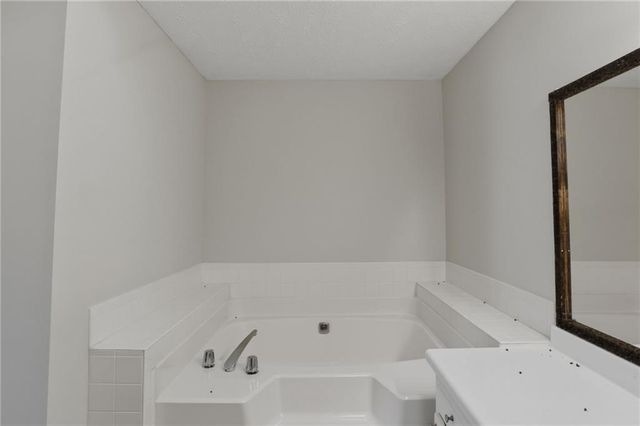 40 Lake Court, Stockbridge, GA 30281