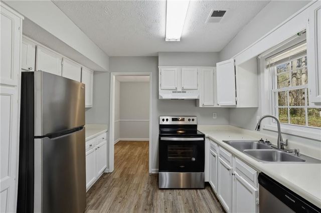 40 Lake Court, Stockbridge, GA 30281