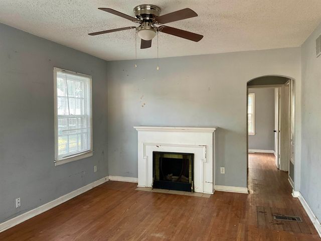 2147 S Laura, Wichita, KS 67211
