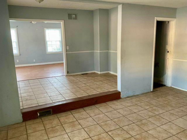 2147 S Laura, Wichita, KS 67211