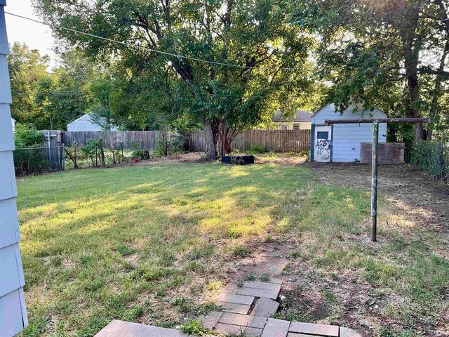 2147 S Laura, Wichita, KS 67211