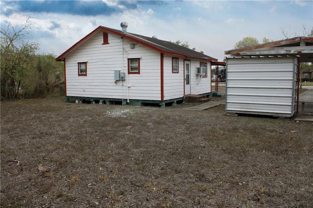 1208 E Kenedy Ave, Kingsville, TX 78363