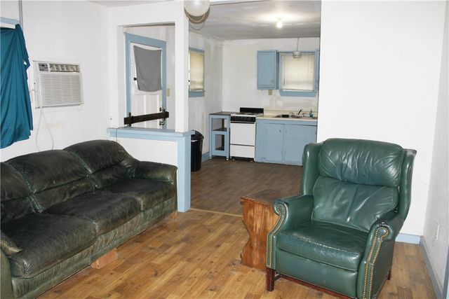 1208 E Kenedy Ave, Kingsville, TX 78363