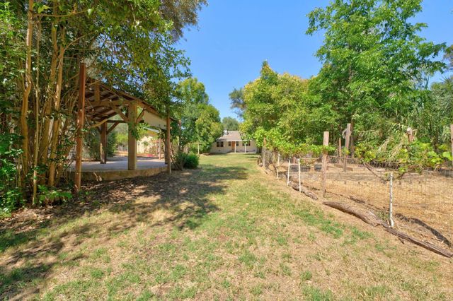 4335 Walnut Ave, Carmichael, CA 95608