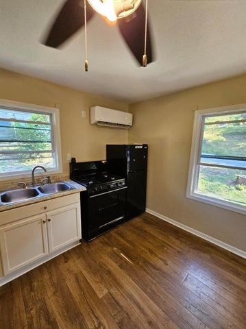 604 S Second Street, Richmond, MO 64085