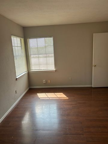 434 Pogue Street, Cedar Hill, TX 75104