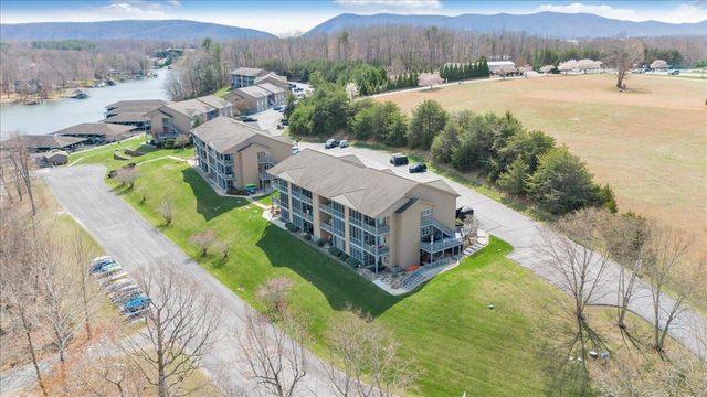 1209 Mariners Way Apt 66, Huddleston, VA 24104