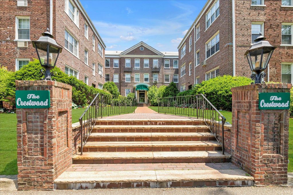 1 Meadow Drive 3K, Woodmere, NY 11598