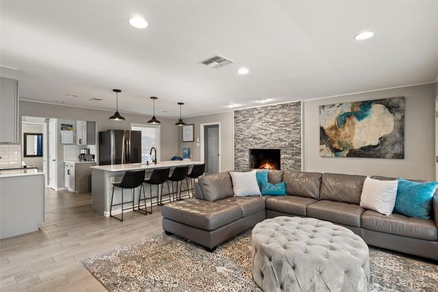 35 Presidio RD, Wimberley, TX 78676