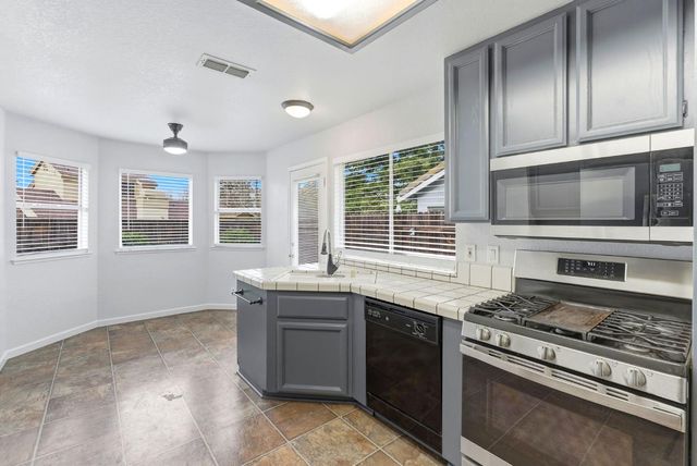 8465 Day Lillies Ln, Citrus Heights, CA 95610