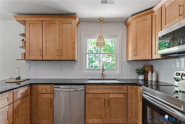 11207 W Langham Ct, Henrico, VA 23233