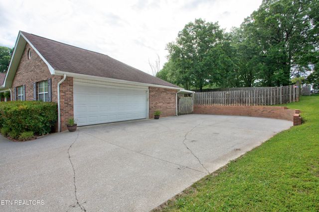 2230 Chesterfield Drive, Maryville, TN 37803