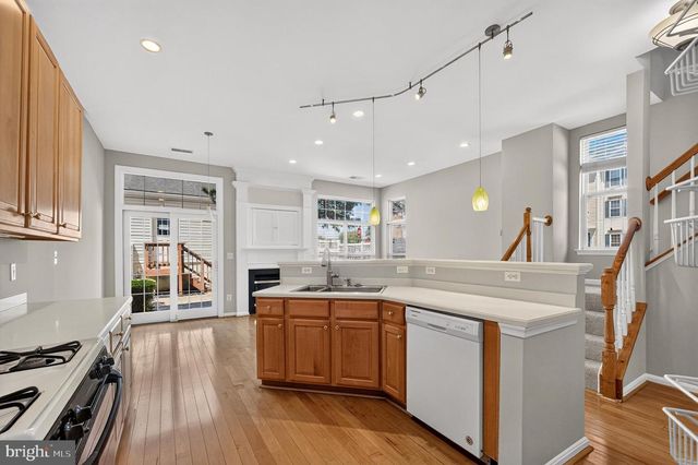 26025 MURREY DR, Chantilly, VA 20152