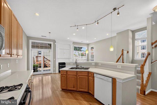 26025 MURREY DR, Chantilly, VA 20152