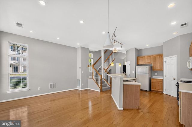 26025 MURREY DR, Chantilly, VA 20152