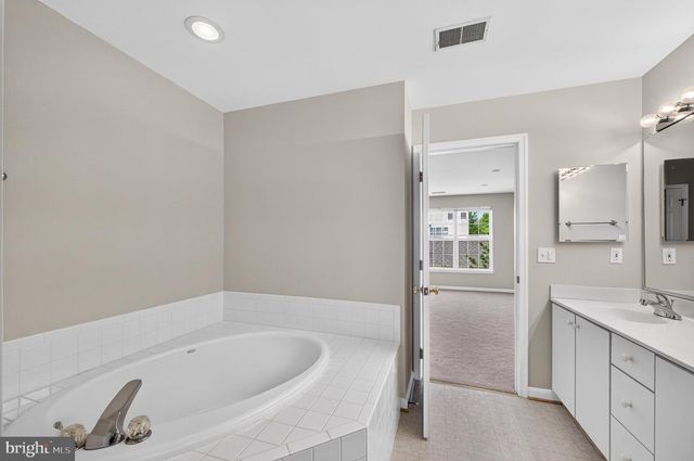 26025 MURREY DR, Chantilly, VA 20152