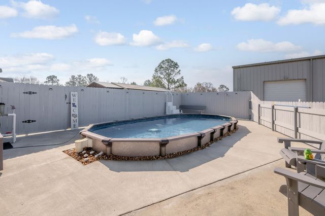 1294 Burma Rd, Thibodaux, LA 70301