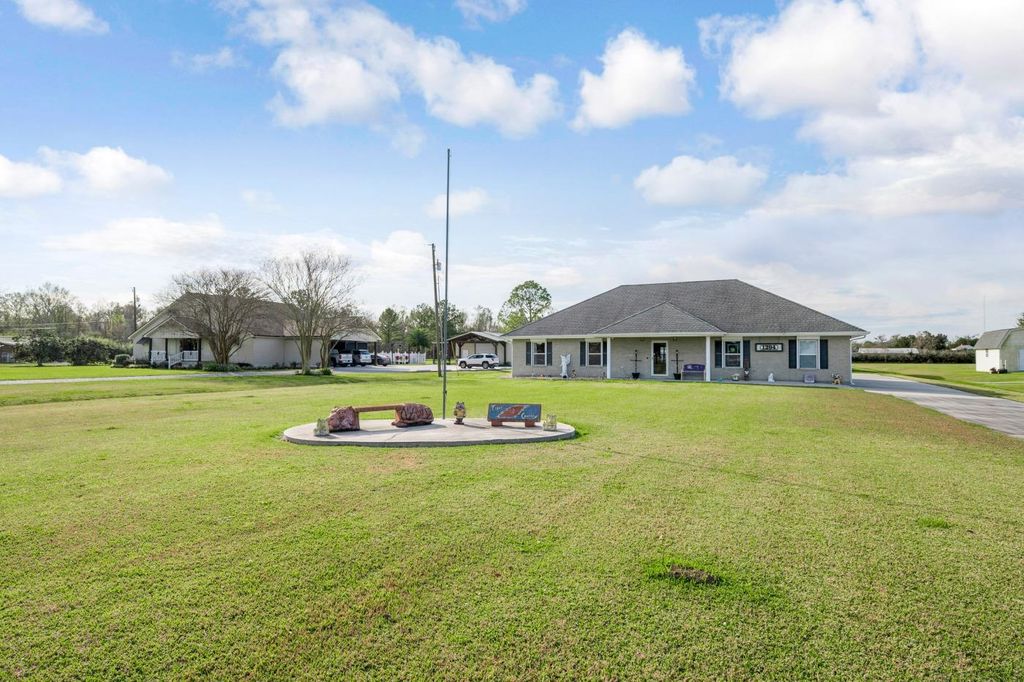 1294 Burma Rd, Thibodaux, LA 70301