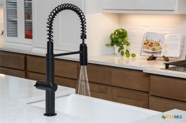 1411 Lyme Park, Bulverde, TX 78163