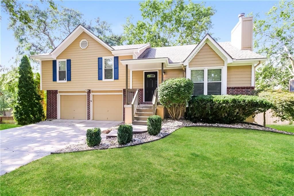 1321 Quail Walk Drive, Blue Springs, MO 64014