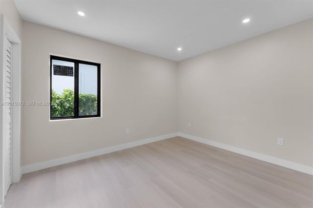 3250 SW 68th Ave, Miami, FL 33155