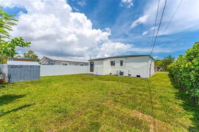 3250 SW 68th Ave, Miami, FL 33155