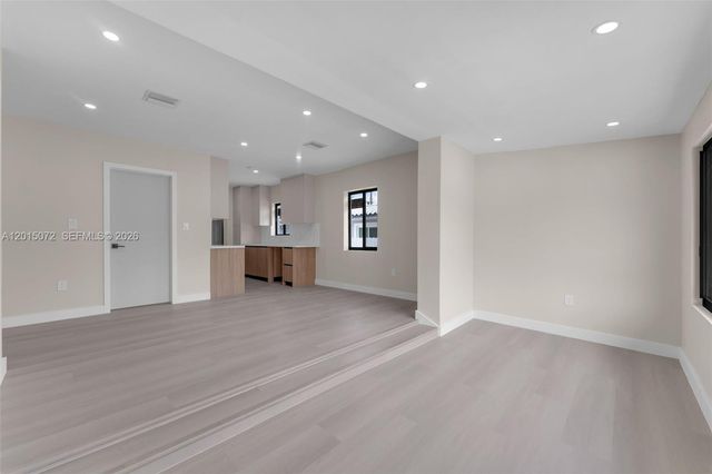 3250 SW 68th Ave, Miami, FL 33155