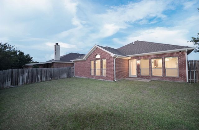 1204 Varacruz Drive, Arlington, TX 76010