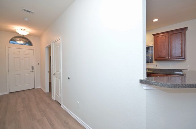 1204 Varacruz Drive, Arlington, TX 76010