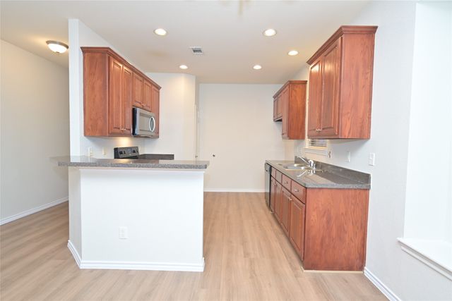 1204 Varacruz Drive, Arlington, TX 76010