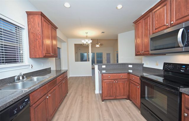 1204 Varacruz Drive, Arlington, TX 76010