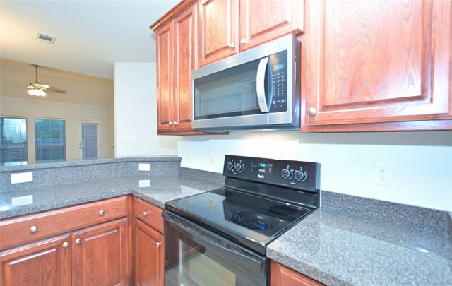 1204 Varacruz Drive, Arlington, TX 76010