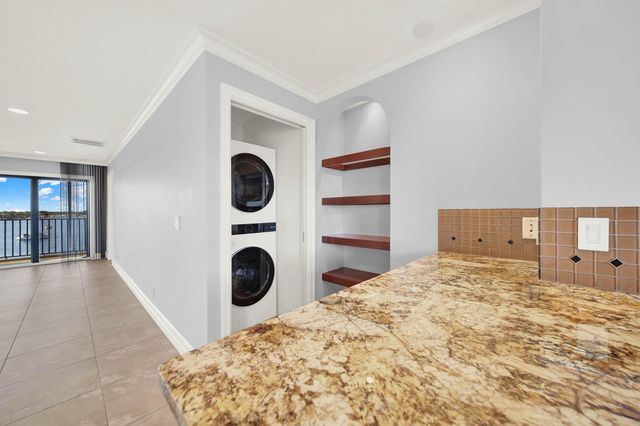 624 SW Saint Lucie Crescent 406, Stuart, FL 34994