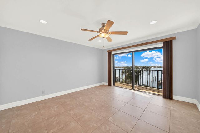 624 SW Saint Lucie Crescent 406, Stuart, FL 34994