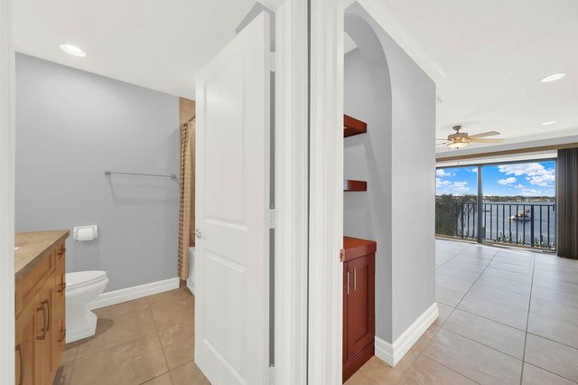 624 SW Saint Lucie Crescent 406, Stuart, FL 34994