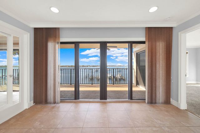 624 SW Saint Lucie Crescent 406, Stuart, FL 34994