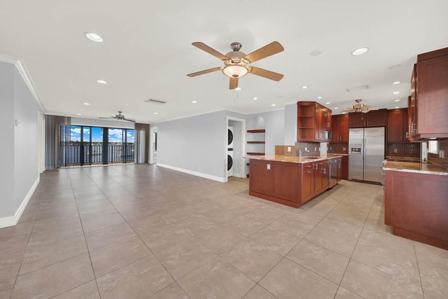 624 SW Saint Lucie Crescent 406, Stuart, FL 34994