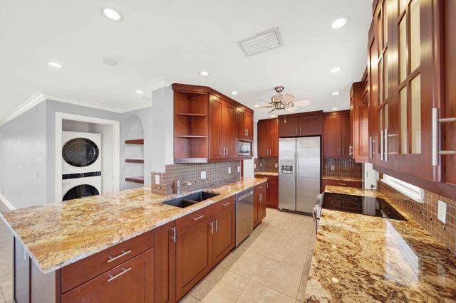 624 SW Saint Lucie Crescent 406, Stuart, FL 34994