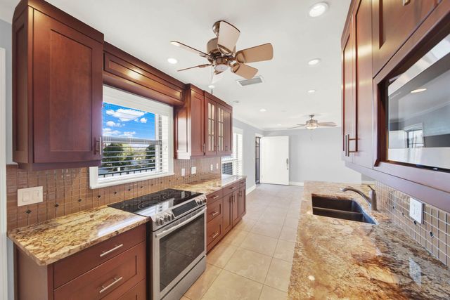 624 SW Saint Lucie Crescent 406, Stuart, FL 34994